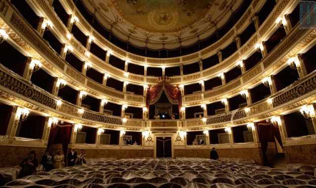 Il Piccinni riapre dopo nove anni: viaggio alla scoperta del teatro pi antico di Bari 